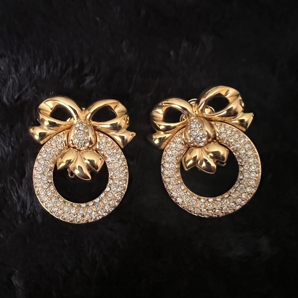 Elizabeth Taylor White Diamonds Gold-tone Bow Crystal Circle Clip-on Earrings